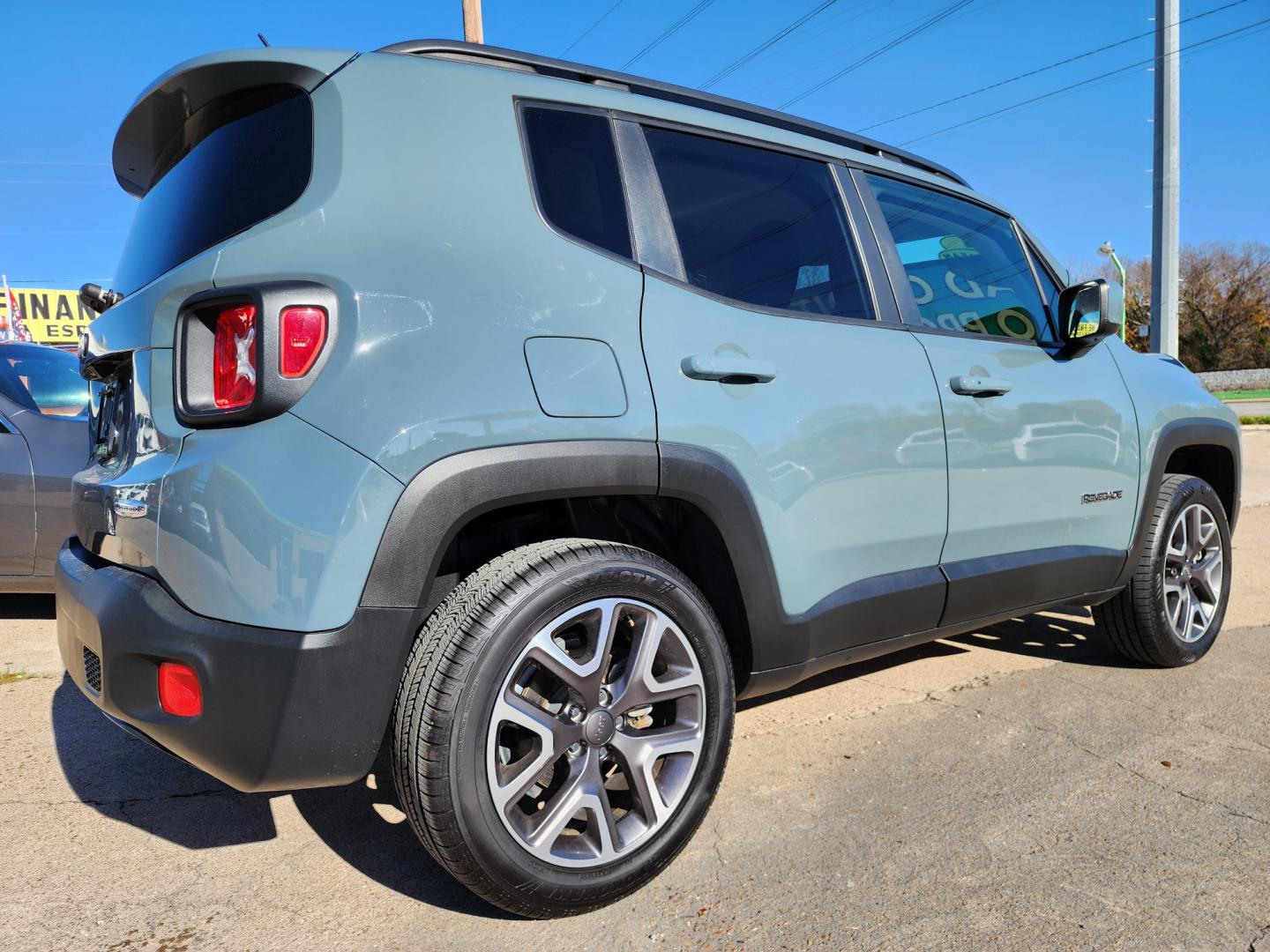 2017 GRAY Jeep Renegade LATITUDE (ZACCJBBB1HP) , AUTO transmission, located at 2660 S.Garland Avenue, Garland, TX, 75041, (469) 298-3118, 32.885551, -96.655602 - Welcome to DallasAutos4Less, one of the Premier BUY HERE PAY HERE Dealers in the North Dallas Area. We specialize in financing to people with NO CREDIT or BAD CREDIT. We need proof of income, proof of residence, and a ID. Come buy your new car from us today!! This is a Very clean 2017 JEEP RENEGA - Photo#3